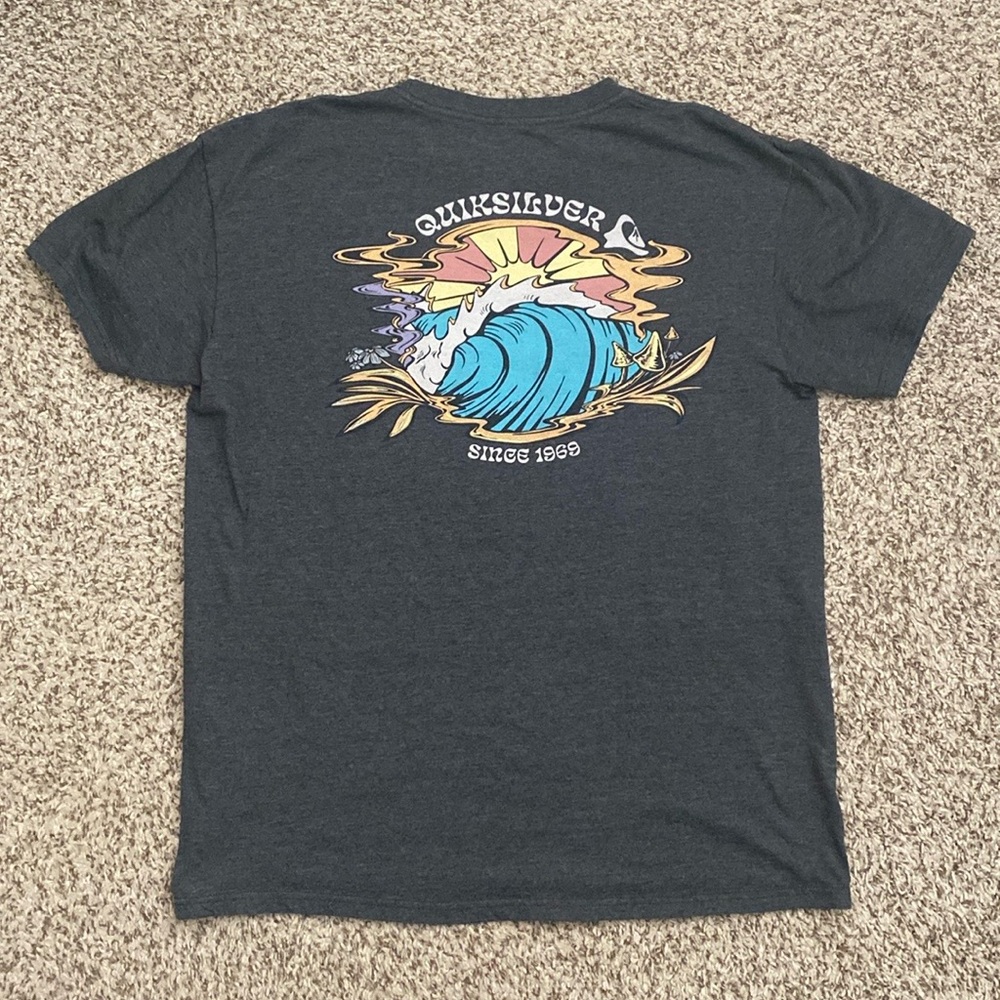 NWOT Quicksilver Wave Graphic Tee